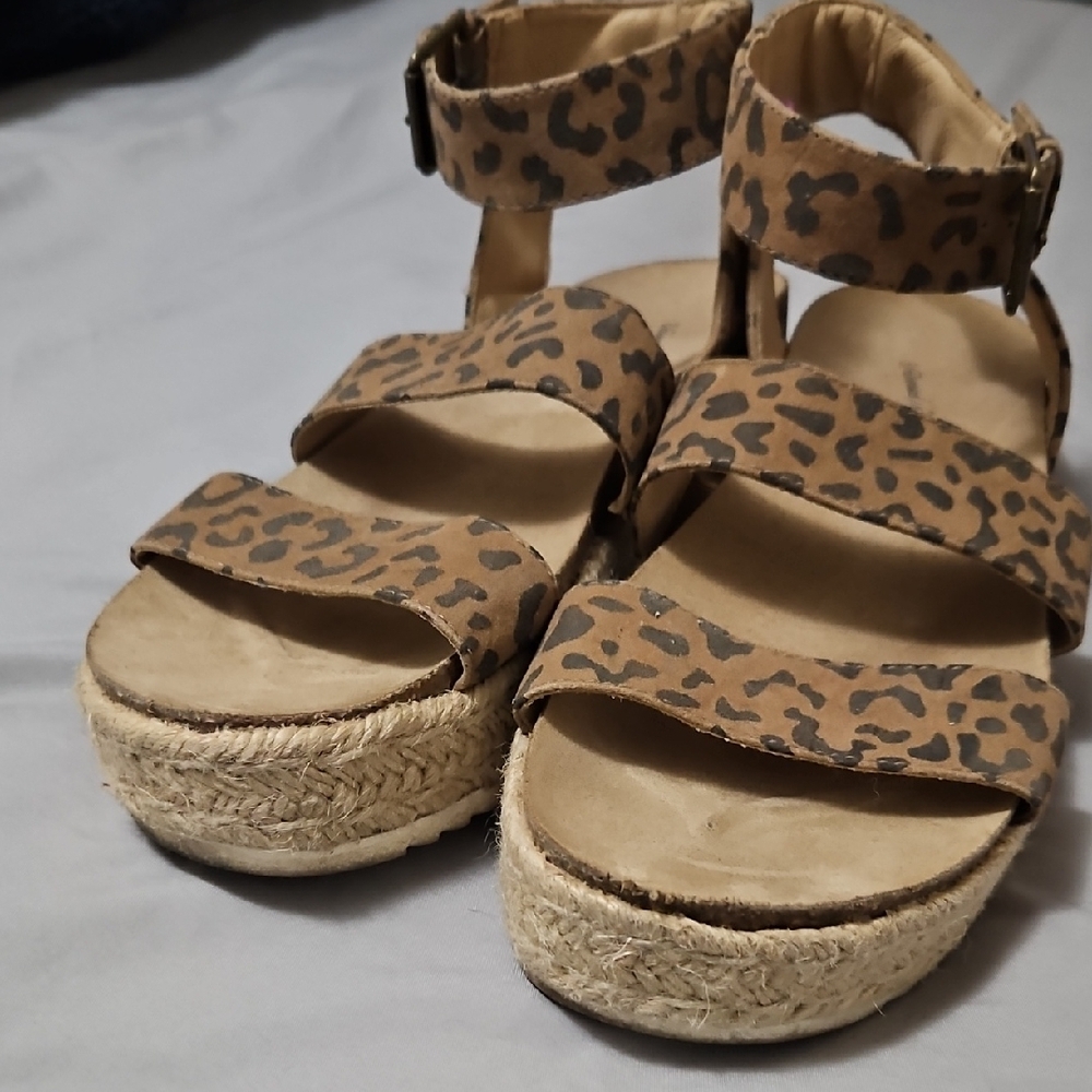 Universal Thread Espadrilles Leopard Print Platform Sandals size 11